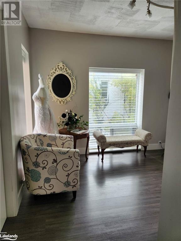 Real Estate -   38 PINE Street Unit# Upper, Collingwood, Ontario - 