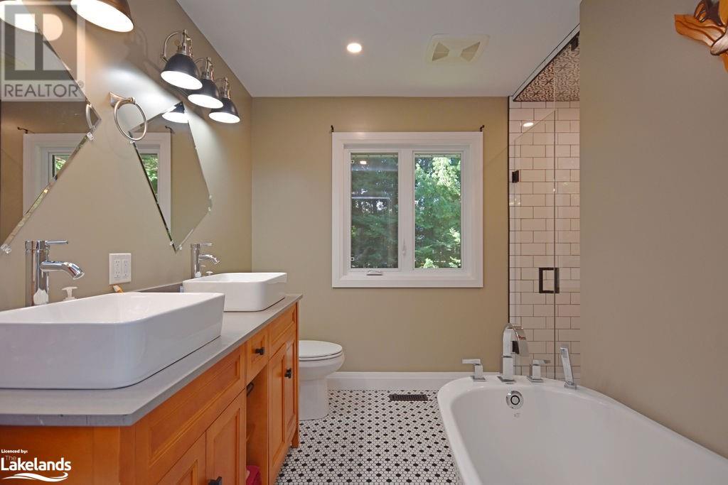 Real Estate -   46 LANNAN Drive, Tiny, Ontario - 