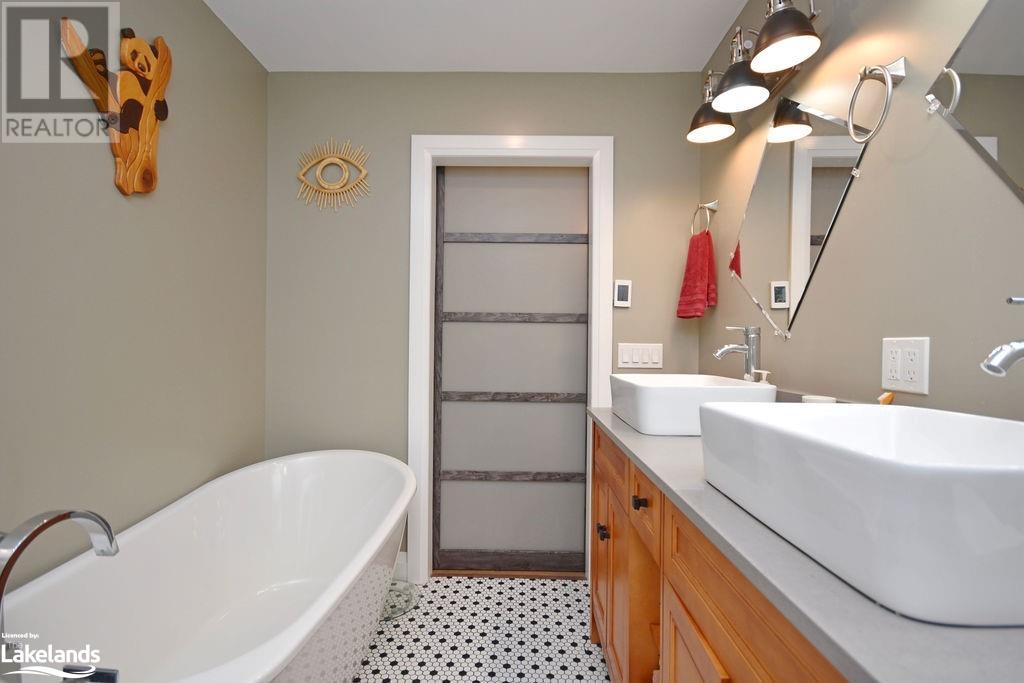 Real Estate -   46 LANNAN Drive, Tiny, Ontario - 